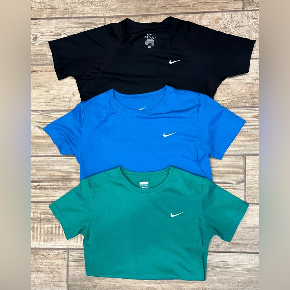 Lot of 3 Nike shirts Xs/S